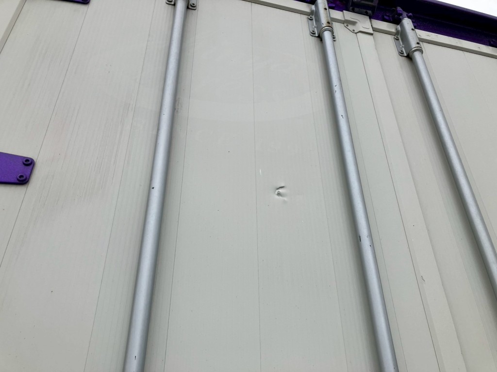 リヤ扉にキズ・ヘコミがあります。|三菱 ファイター 2KG-FK65F(2WD)の写真39