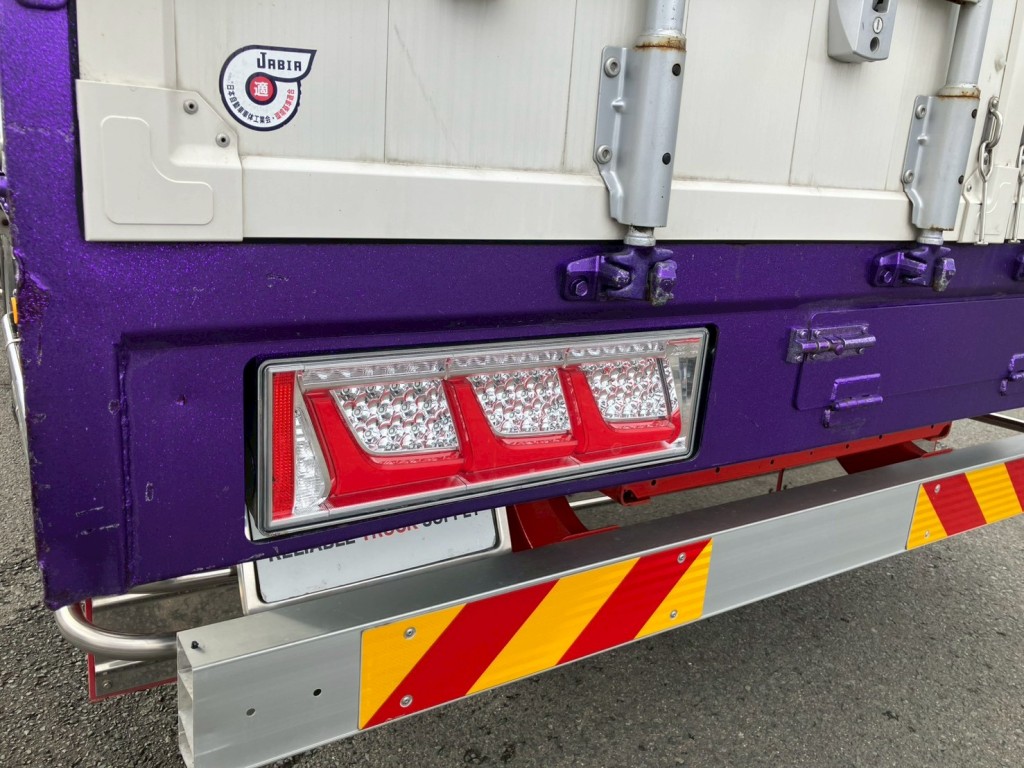 ボディー後方にキズ・ヘコミがあります。|三菱 ファイター 2KG-FK65F(2WD)の写真40