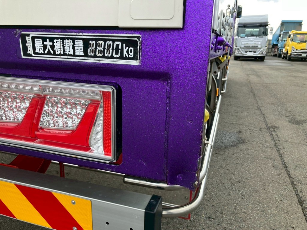 ボディー後方にキズ・ヘコミがあります。|三菱 ファイター 2KG-FK65F(2WD)の写真41