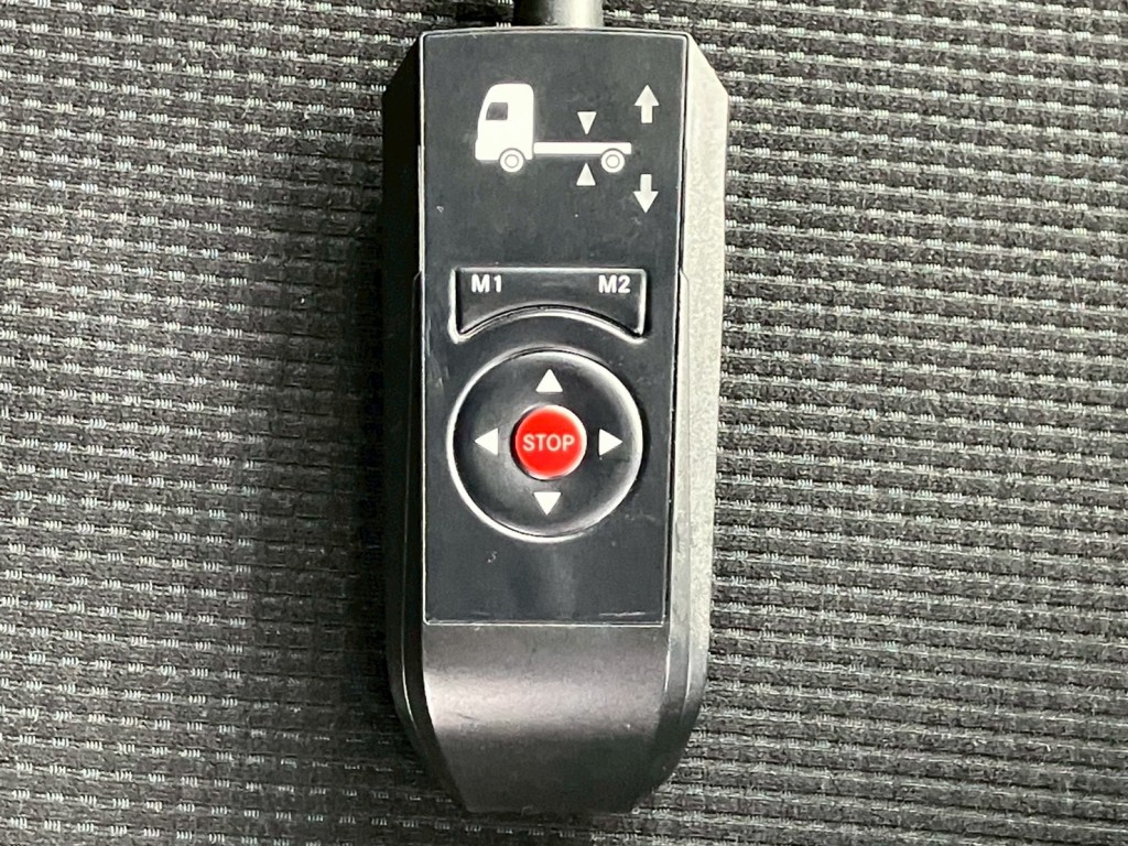 エアサスのコントローラーです。|三菱 ファイター 2KG-FK65F(2WD)の写真48