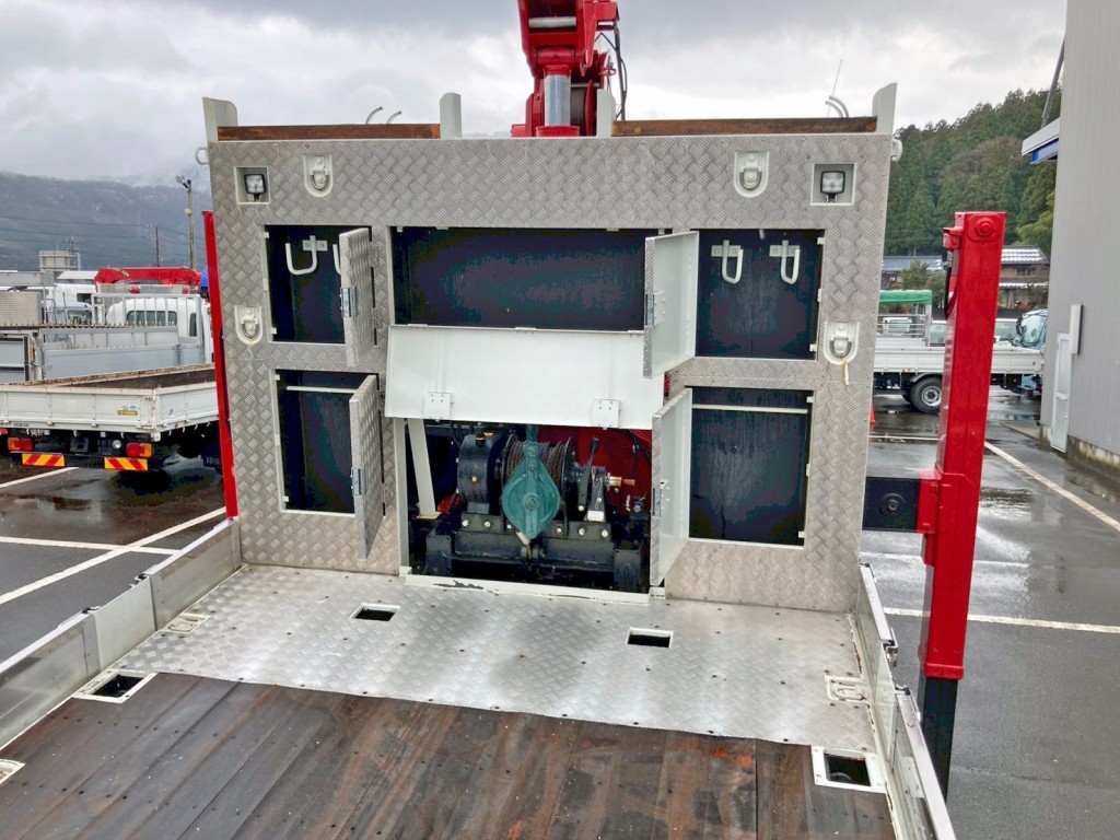 プロテクターにレバーブロック掛け付きの物入れが付いています。|三菱 スーパーグレート 2KG-FS70HZの写真11