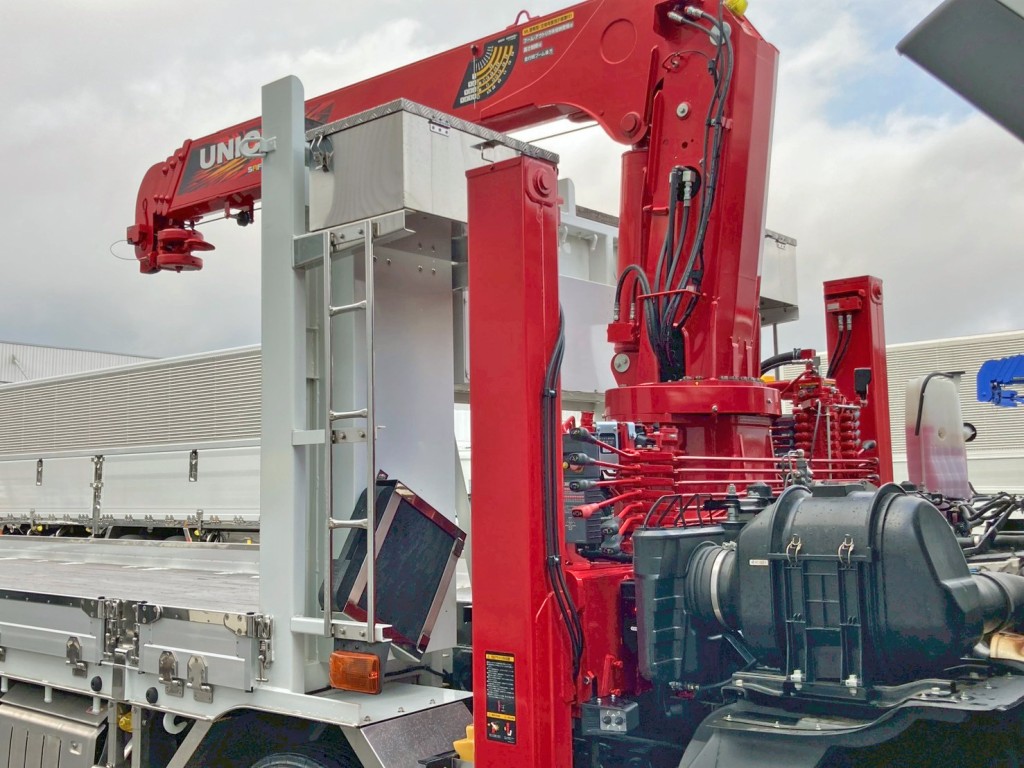 左右ハシゴ・上部左右の工具箱はステンレス製です。|三菱 スーパーグレート 2KG-FS70HZの写真12