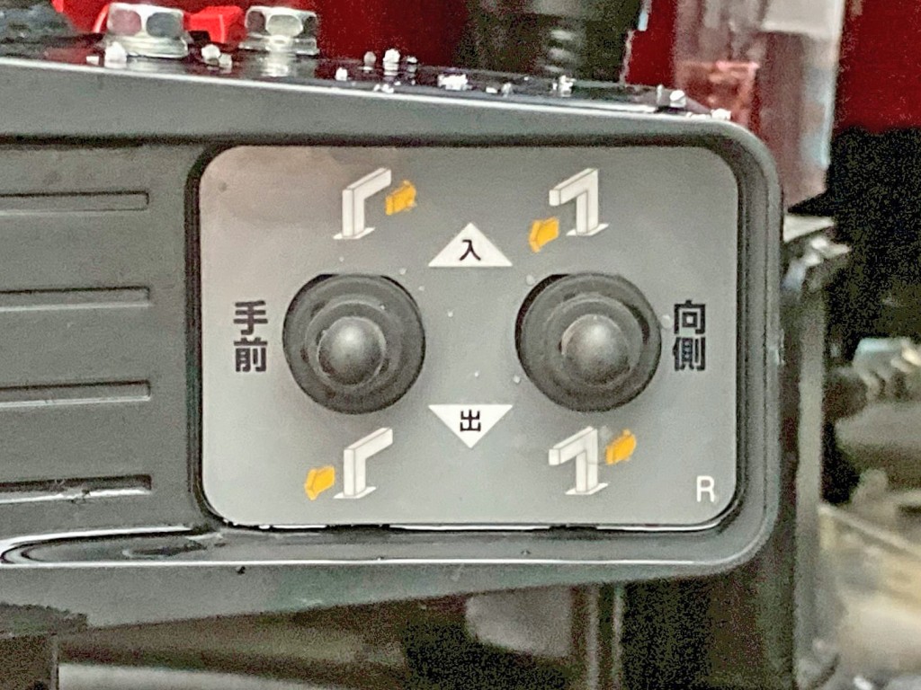 アウトリガーの張出スイッチです。|三菱 スーパーグレート 2KG-FS70HZの写真20