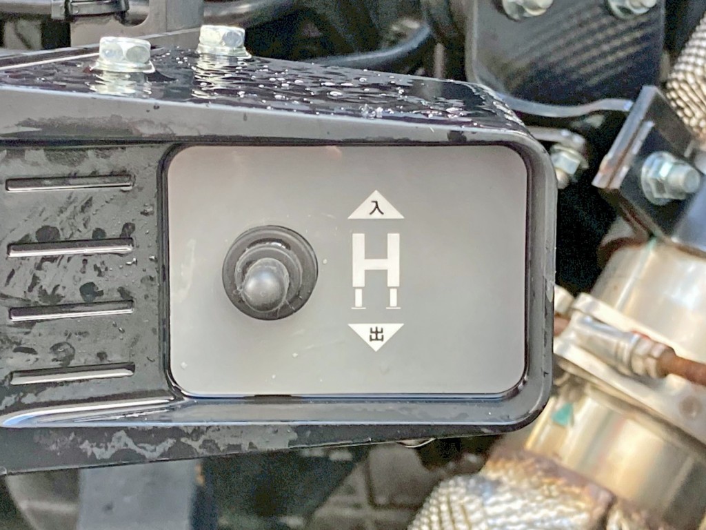 アウトリガーの伸縮スイッチです。|三菱 スーパーグレート 2KG-FS70HZの写真21