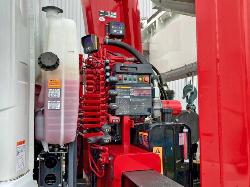 クレーンの操作レバーです。|三菱 スーパーグレート 2KG-FS70HZの写真22