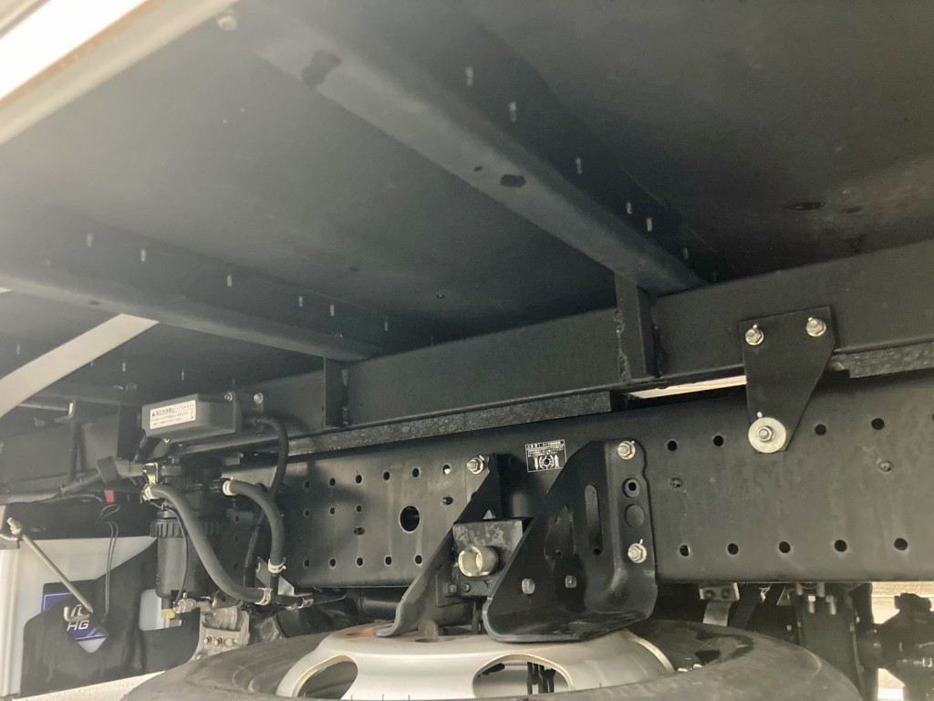 シャーシとネタの状態です。(縦ネタ・横ネタは鉄製です)|日野 デュトロ 2RG-XZU712M(2WD)の写真6