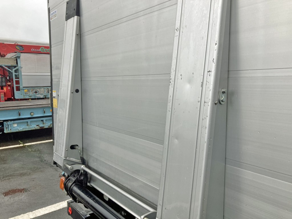 ゲートにヘコミがあります。(運転席側)|日野 デュトロ 2RG-XZU712M(2WD)の写真15