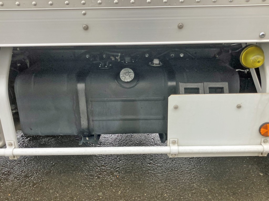 燃料タンクは100Lです。|日野 デュトロ 2RG-XZU712M(2WD)の写真30