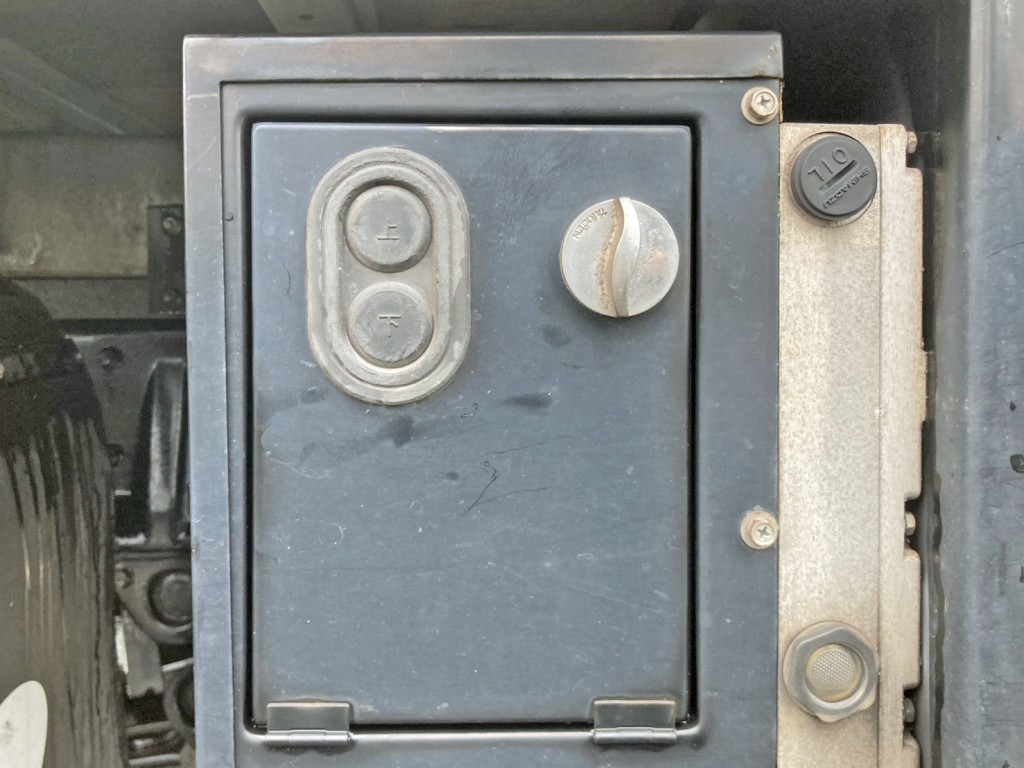 ゲートの昇降スイッチです。(オートターン機能は付いておりません)|三菱 キャンター TPG-FBA20(2WD)の写真21