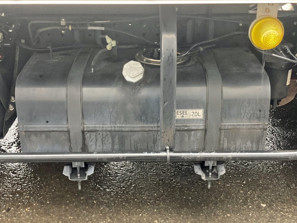 燃料タンクは70Lです。|三菱 キャンター TPG-FBA20(2WD)の写真29
