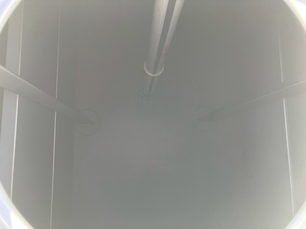 タンク内部の状態です。(前方)|日野 デュトロ 2DG-XZU685M(4WD)の写真8