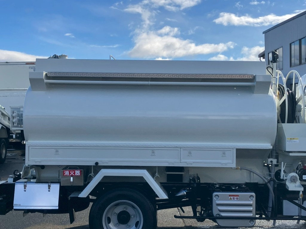 タンクの外観状態です。(運転席側)|日野 デュトロ 2DG-XZU685M(4WD)の写真12