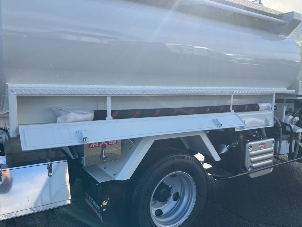 運転席側ホースです。|日野 デュトロ 2DG-XZU685M(4WD)の写真14