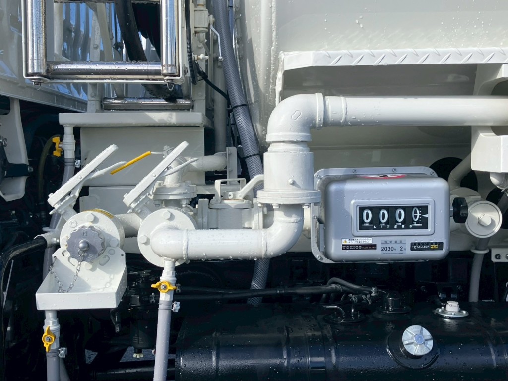 助手席側配管周りの状態です。|日野 デュトロ 2DG-XZU685M(4WD)の写真15