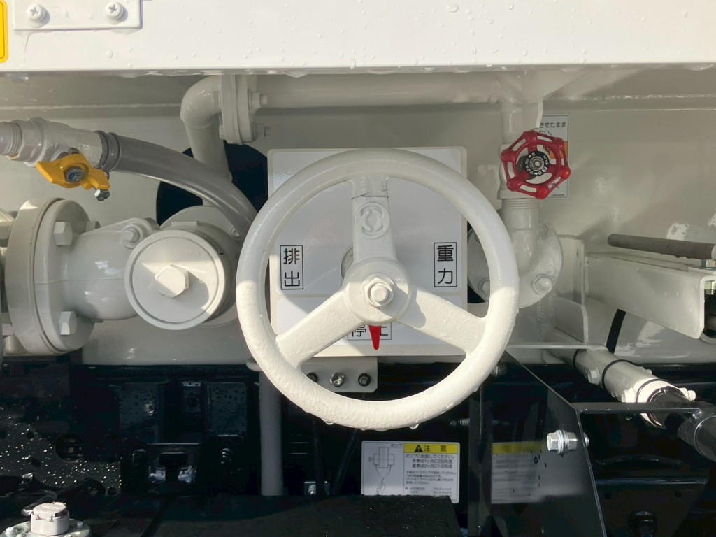 排出・重力・吸入の切り替えバルブです。|日野 デュトロ 2DG-XZU685M(4WD)の写真19