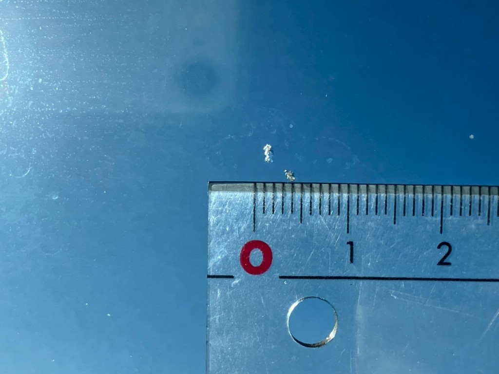 フロントガラスに飛び石があります。|日野 デュトロ 2DG-XZU685M(4WD)の写真22