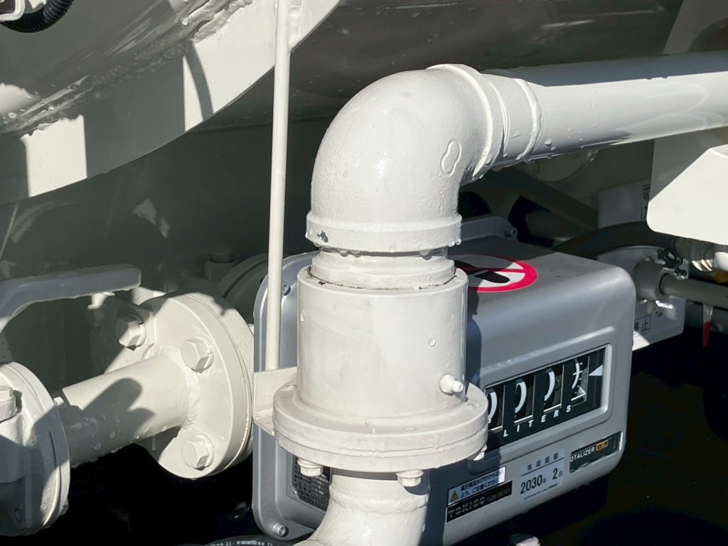 助手席側配管にキズがあります。|日野 デュトロ 2DG-XZU685M(4WD)の写真23