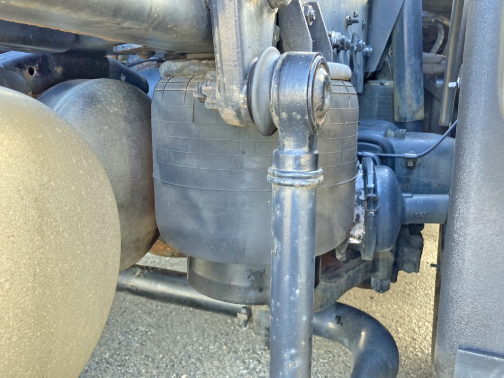 エアサスです。|三菱 スーパーグレート QKG-FP54VGRの写真5