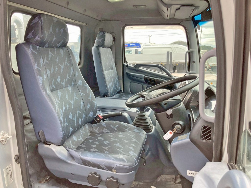 ベッドレスキャビンです。|日野 レンジャー ADG-FC7JCWA(2WD)の写真7