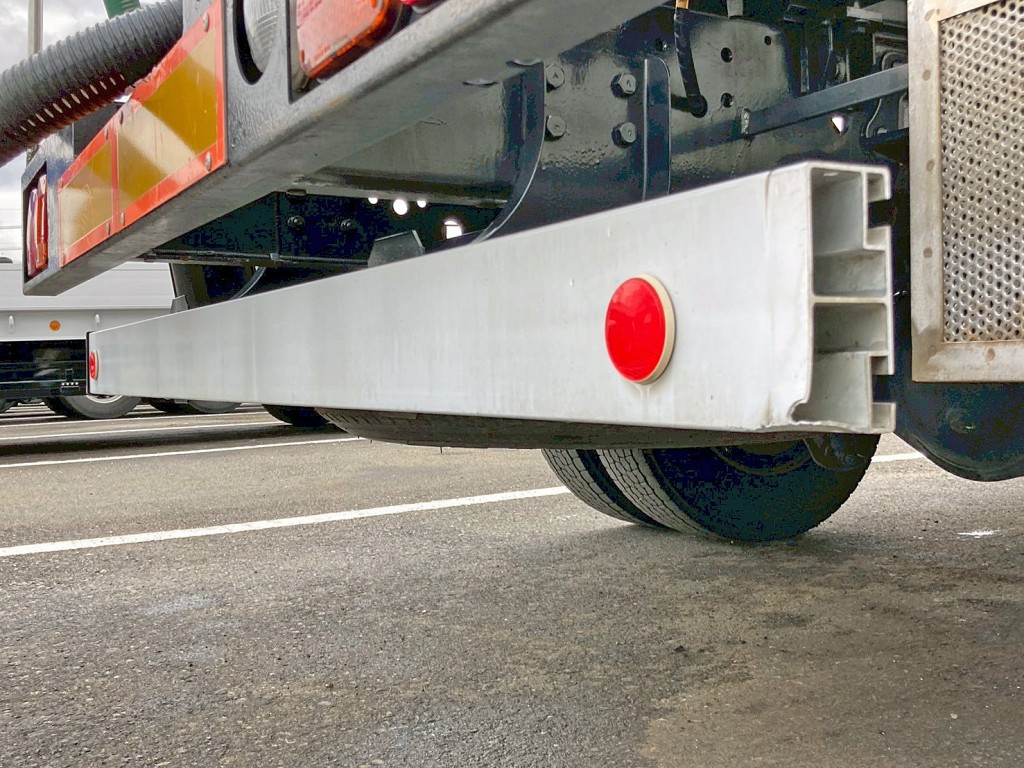 リヤバンパー運転席側カバー欠品しています。|日野 レンジャー ADG-FC7JCWA(2WD)の写真16