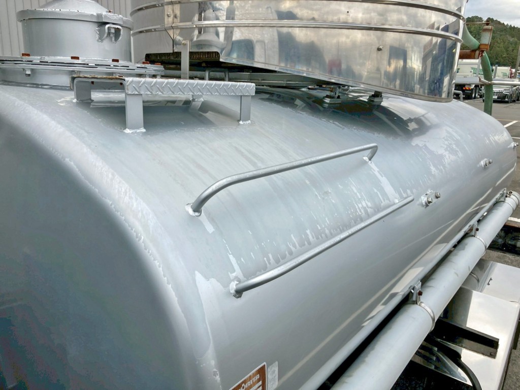 タンク助手席側上部全体に塗装剝がれがあります。|日野 レンジャー ADG-FC7JCWA(2WD)の写真18