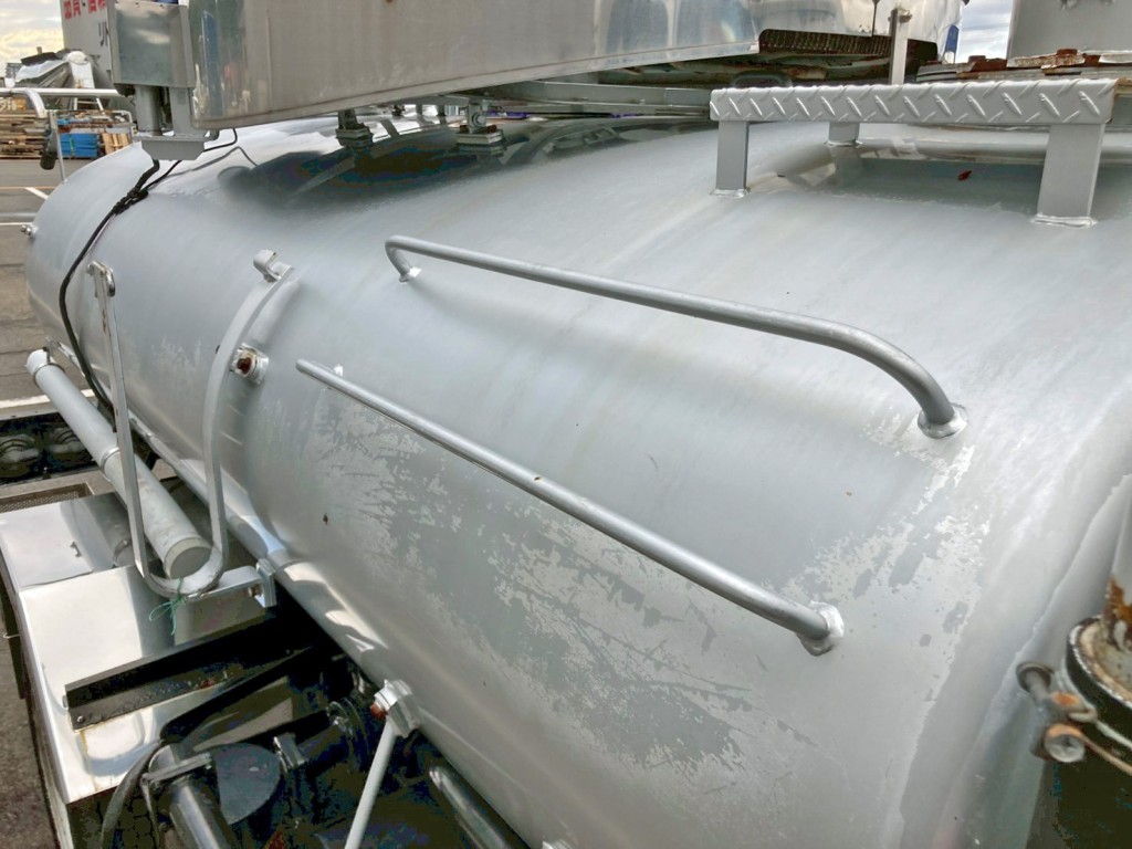 タンク運転席側上部全体に塗装剝がれがあります。|日野 レンジャー ADG-FC7JCWA(2WD)の写真23