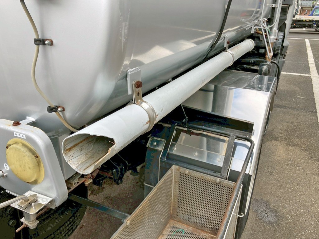 運転席側のパイプ後方に割れがあります。|日野 レンジャー ADG-FC7JCWA(2WD)の写真24