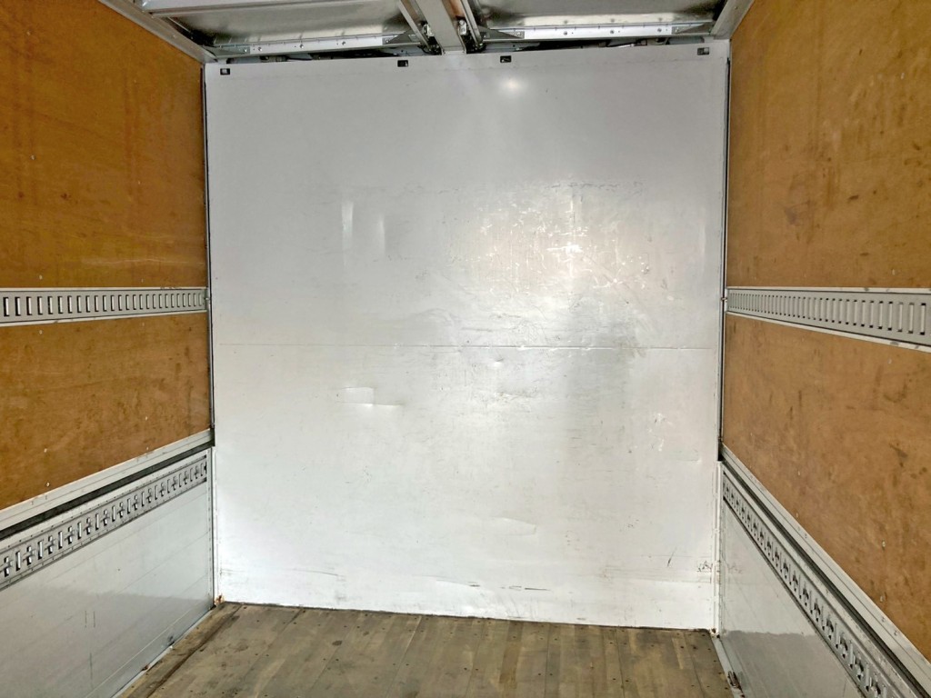 プロテクターの所々にヘコミがあります。|UDトラックス クオン 2PG-CG5CAの写真13