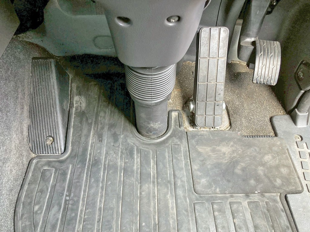 2ペダル仕様です。|UDトラックス クオン 2PG-CG5CAの写真41