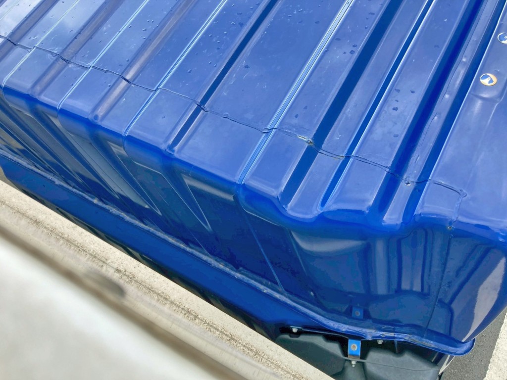 ルーフ運転席側後方に修復跡があります。|UDトラックス クオン 2PG-CG5CAの写真45