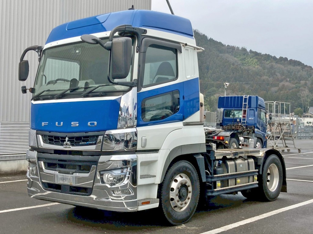 フロント周り、メッキパーツで飾っています。|三菱 スーパーグレート 2PG-FP74HDRの写真1