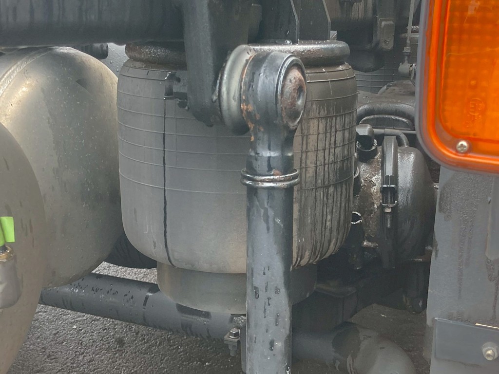 エアサスです。|三菱 スーパーグレート 2PG-FP74HDRの写真5