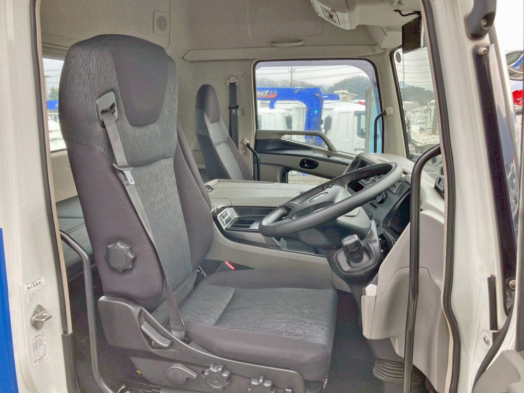 ハイルーフキャビンです。|三菱 スーパーグレート 2PG-FP74HDRの写真8