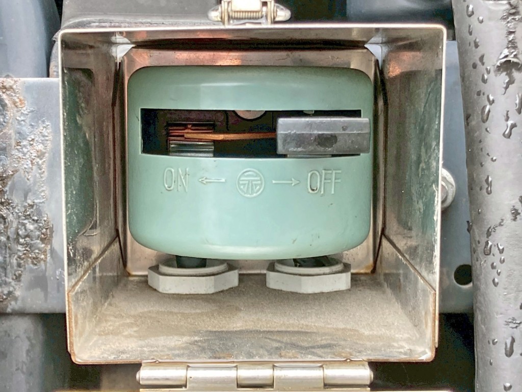 メタルコンセントの電源スイッチです。|三菱 スーパーグレート 2PG-FP74HDRの写真14