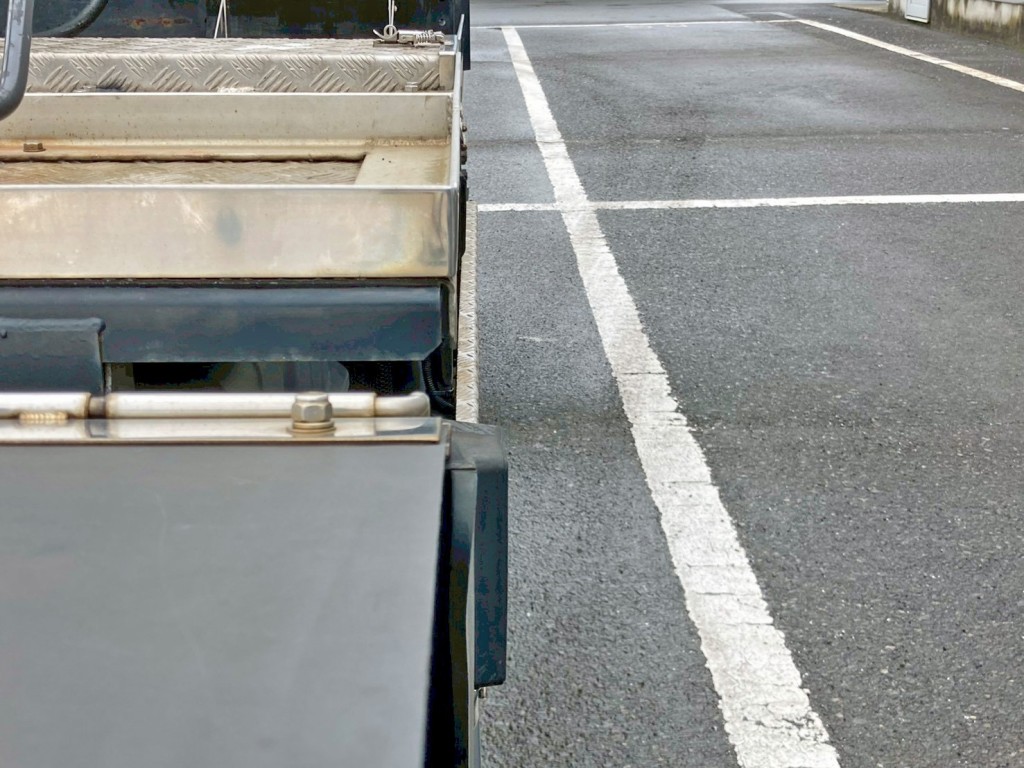 左右当たりゴム分全幅オーバーしています。(運転席側)|三菱 スーパーグレート 2PG-FP74HDRの写真19