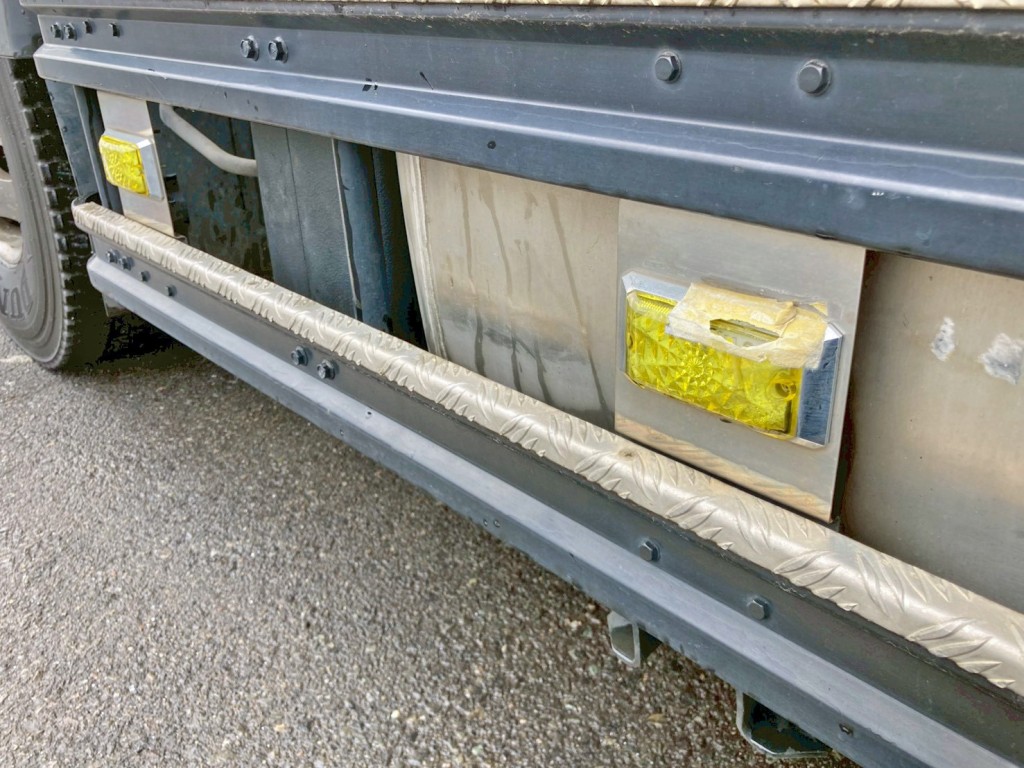 助手席側マーカーレンズに割れがあります。|三菱 スーパーグレート 2PG-FP74HDRの写真21