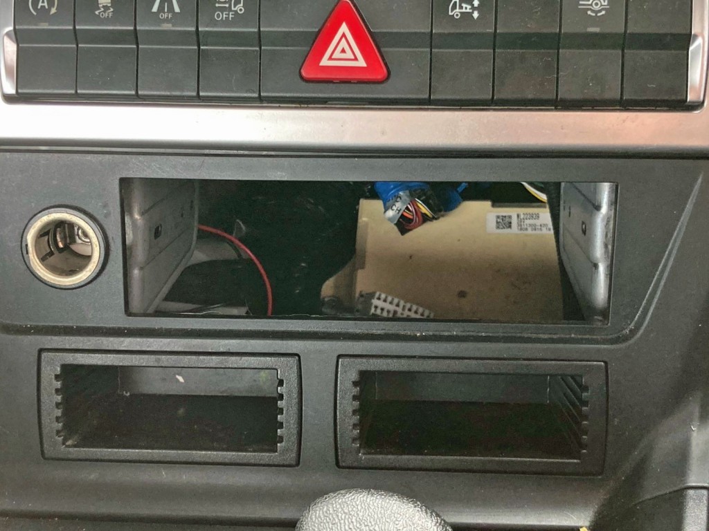 コンソールボックスが欠品しています。|三菱 スーパーグレート 2PG-FP74HDRの写真23