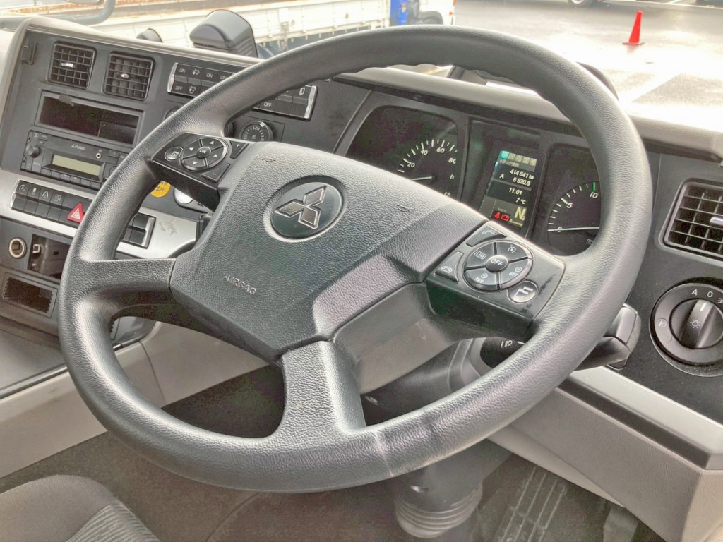 ハンドルグリップにヘコミがあります。|三菱 スーパーグレート 2PG-FP74HDRの写真24