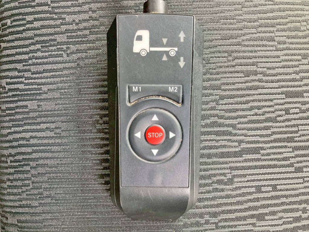 エアサスのコントローラーです。|三菱 スーパーグレート 2PG-FP74HDRの写真25