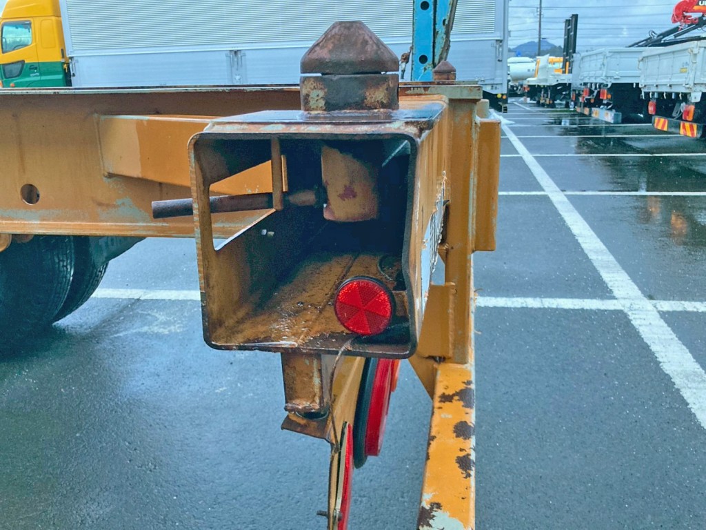 助手席側ツイストロック土台部に少々ヘコミがあります。|東急  TC28H8B2の写真17