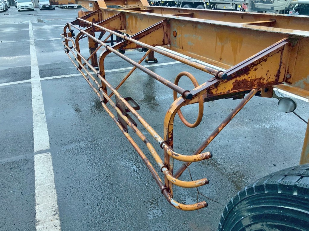 助手席側サイドバンパーに曲がりがあります。|東急  TC28H8B2の写真20