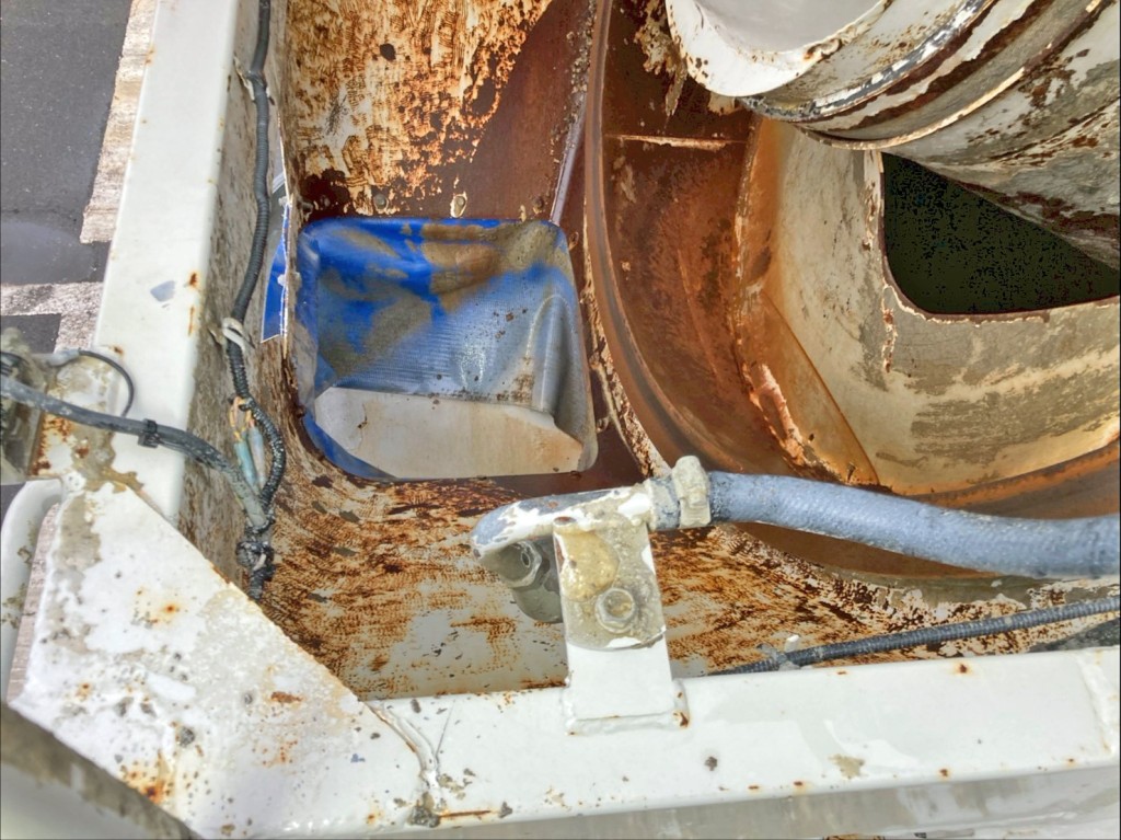 スクープ部の洗浄装置です。(詰まり有り)|日野 プロフィア 2DG-FS1AGEの写真12