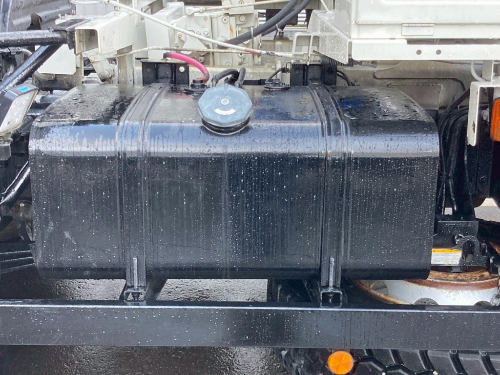 燃料タンクは200Lです。|日野 プロフィア 2DG-FS1AGEの写真27