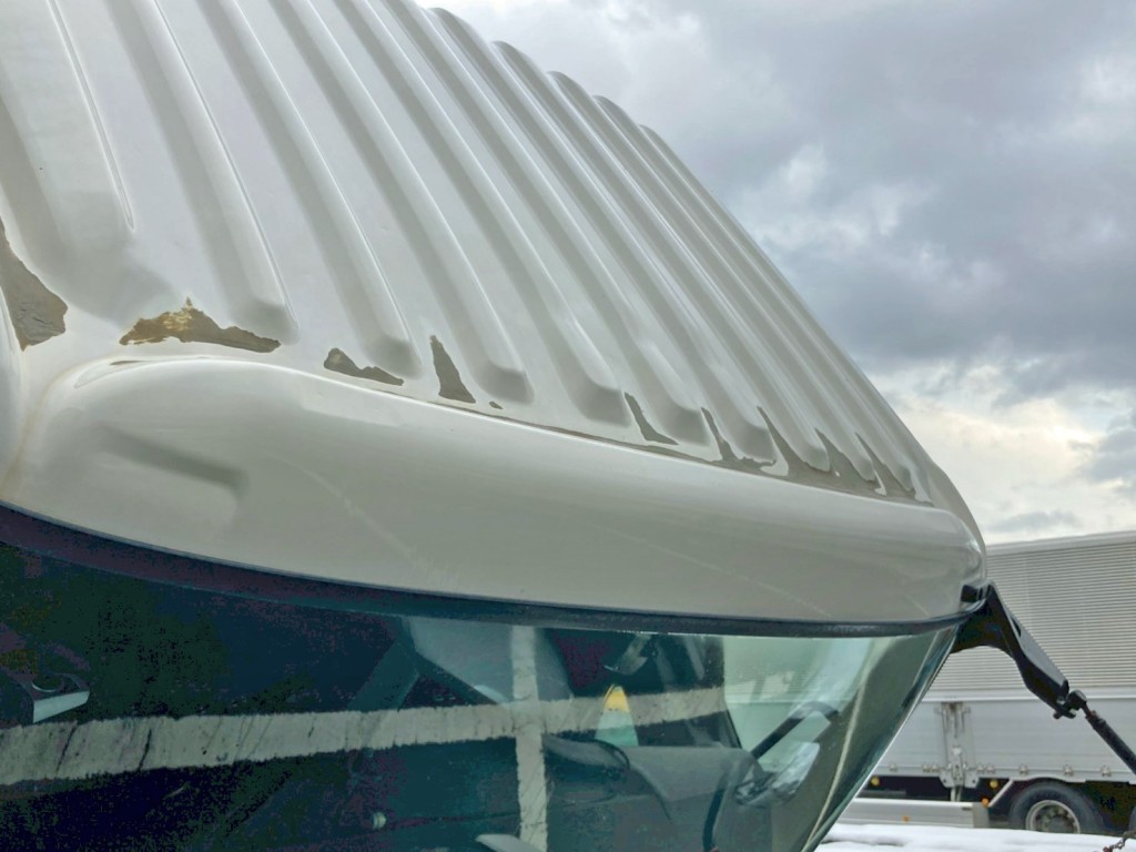 ルーフ前方にコンクリが付着しています。|日野 プロフィア 2DG-FS1AGEの写真33