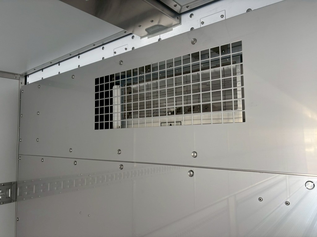 冷凍機の吹き出し口です。|トレクス  PFB34118改の写真14