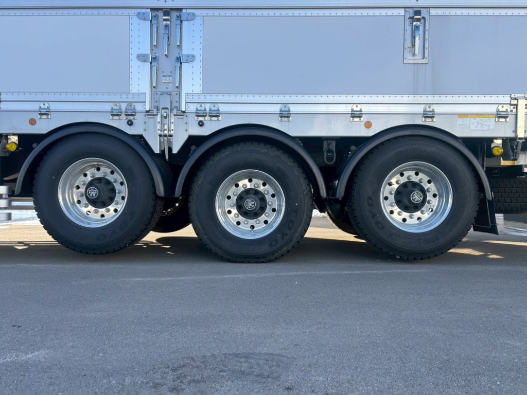 リフトアクスル機能付きです。(1・3軸目がリフトアップします)|トレクス  PFB34118改の写真15