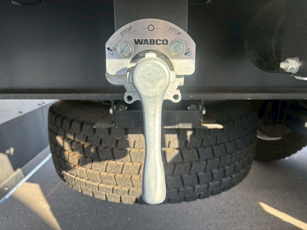 エアサスの昇降レバーです。|トレクス  PFB34118改の写真17