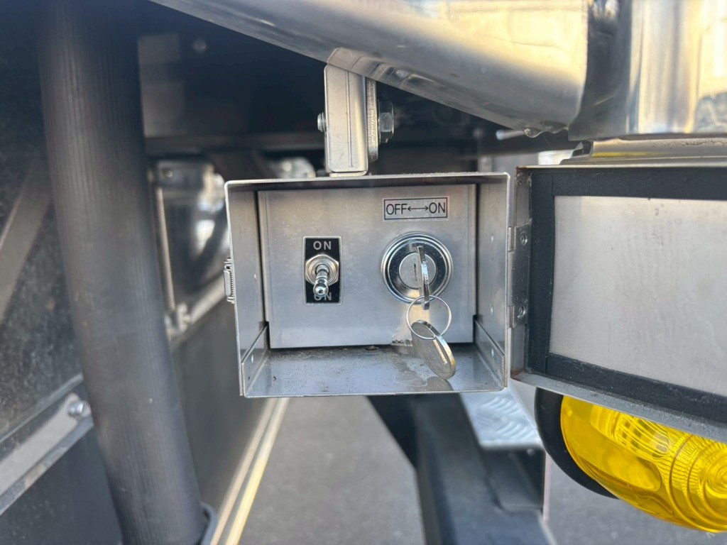 ウイングのメインスイッチです。|トレクス  PFB34118改の写真26