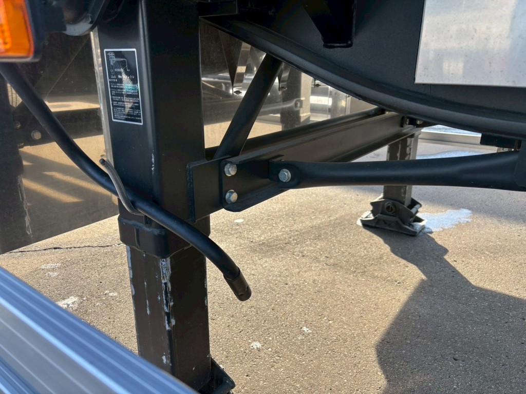 脚は手動式です。|トレクス  PFB34118改の写真35