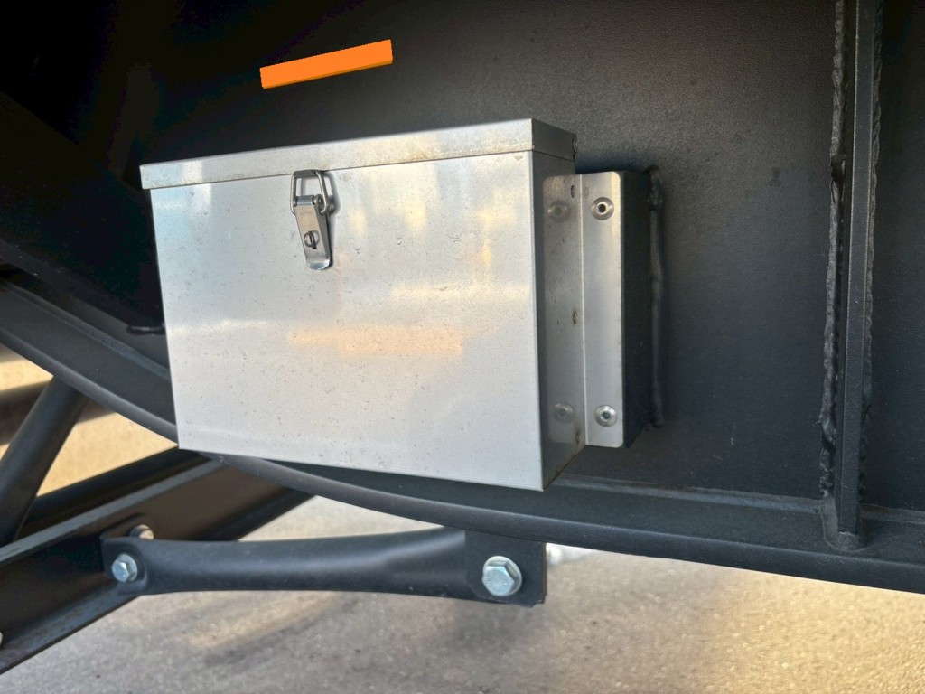 助手席側に書類入れが付いています。|トレクス  PFB34118改の写真36